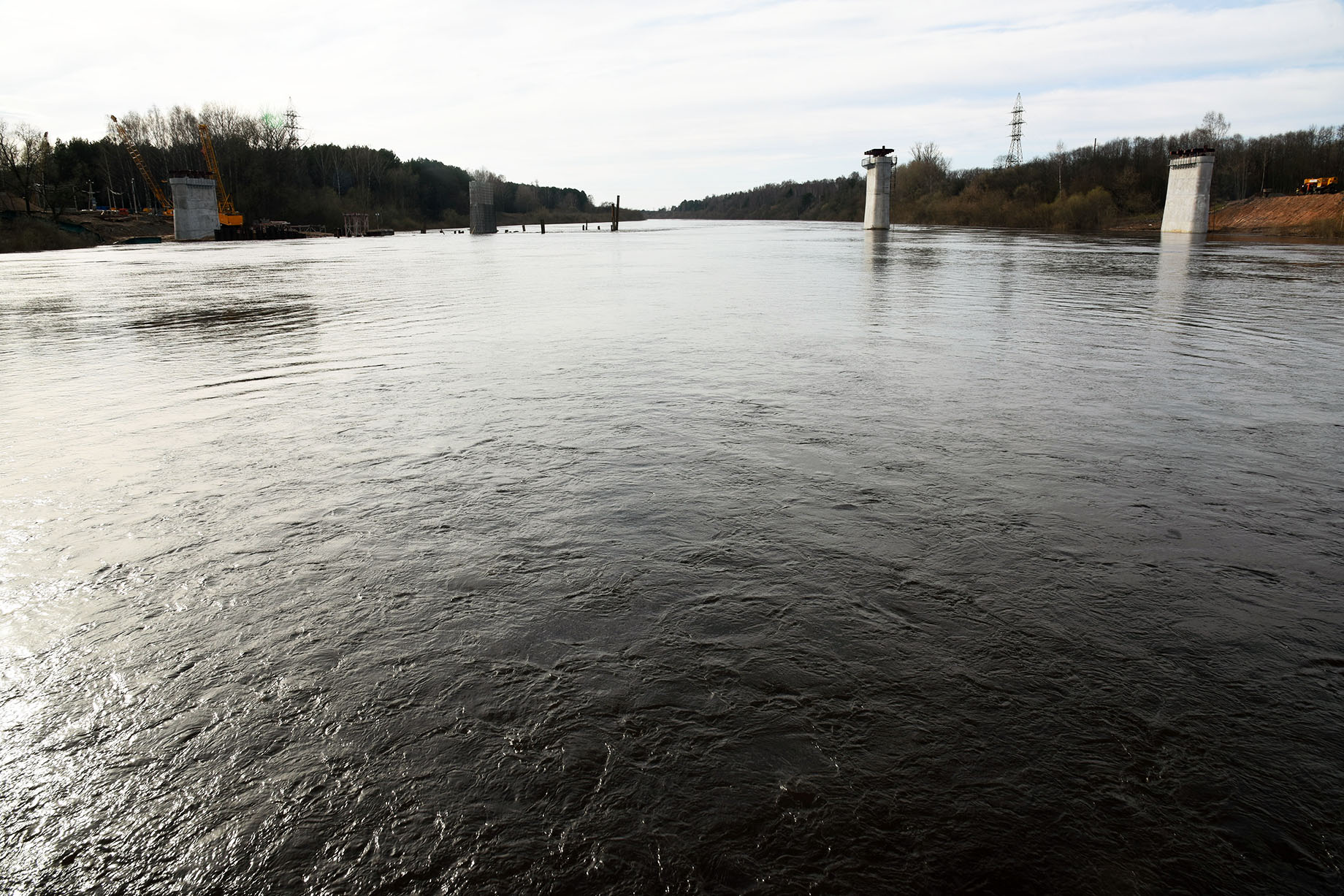 Погода в западной двине на месяц. Река Даугава Западная Двина. Разлив Двины в Витебске 2023. Наводнение на Западной Двине. Разлив Двины.