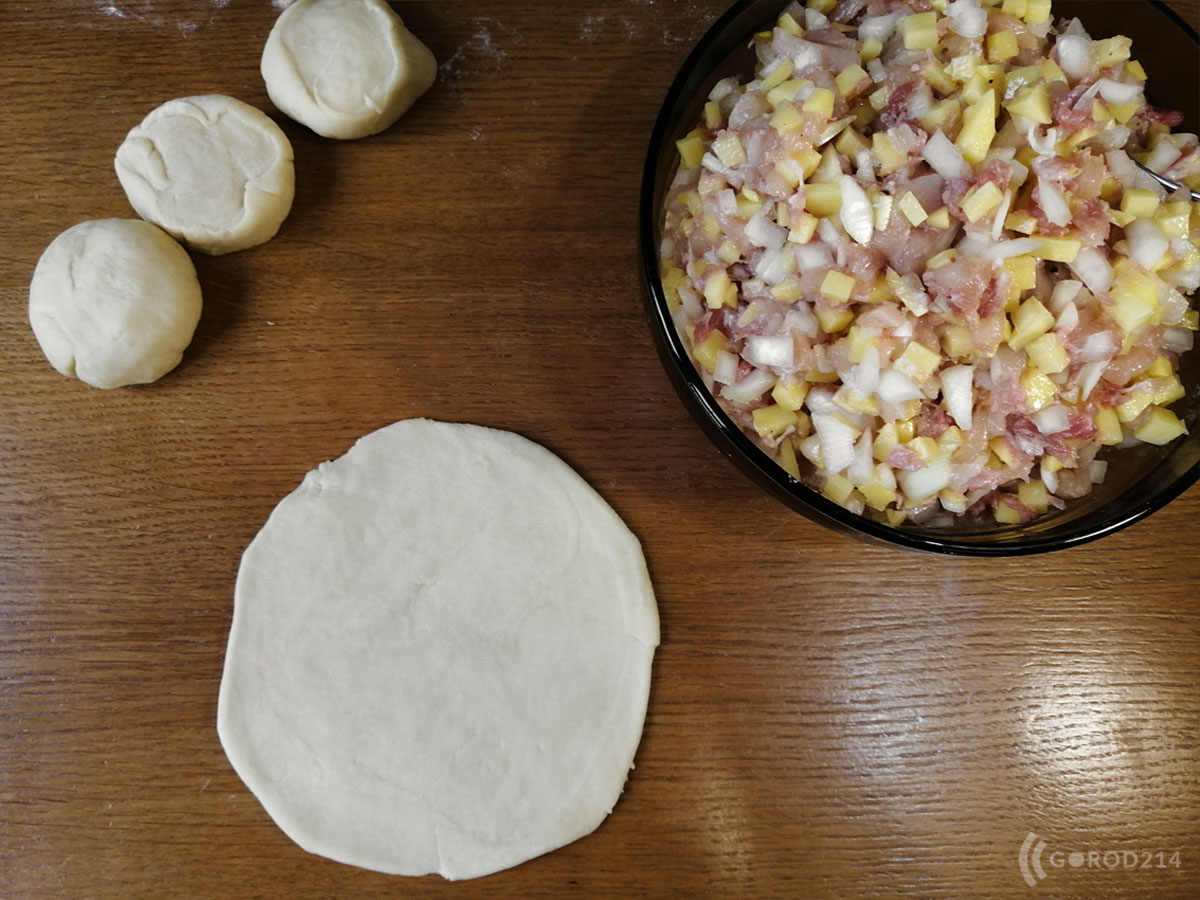 Эчпочмак (треугольные пироги с картошкой и мясом)