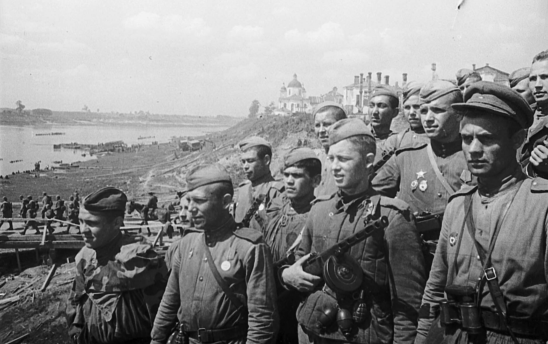 soldaten-des-274-gardeschuetzenregiments-in-polozk-nach-der-befreiung-4-juli-1944-78619-2