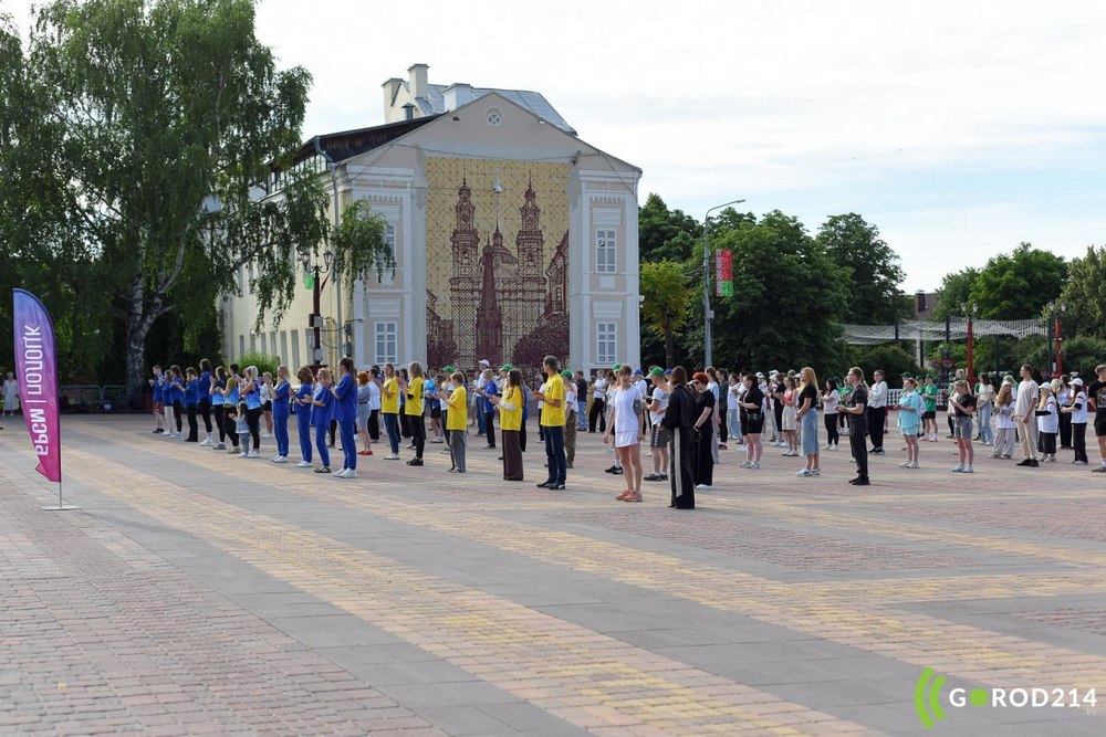 Утро в Полоцке началось с «Народной зарядки» на главной площади. Фото
