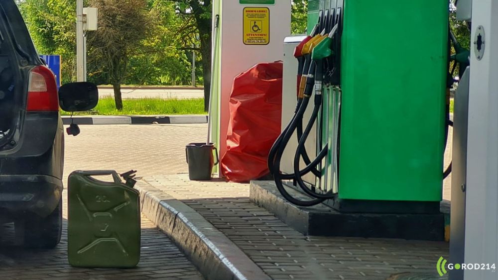 Сколько топлива можно перевозить через границу на личном авто, напомнили в МЧС Беларуси