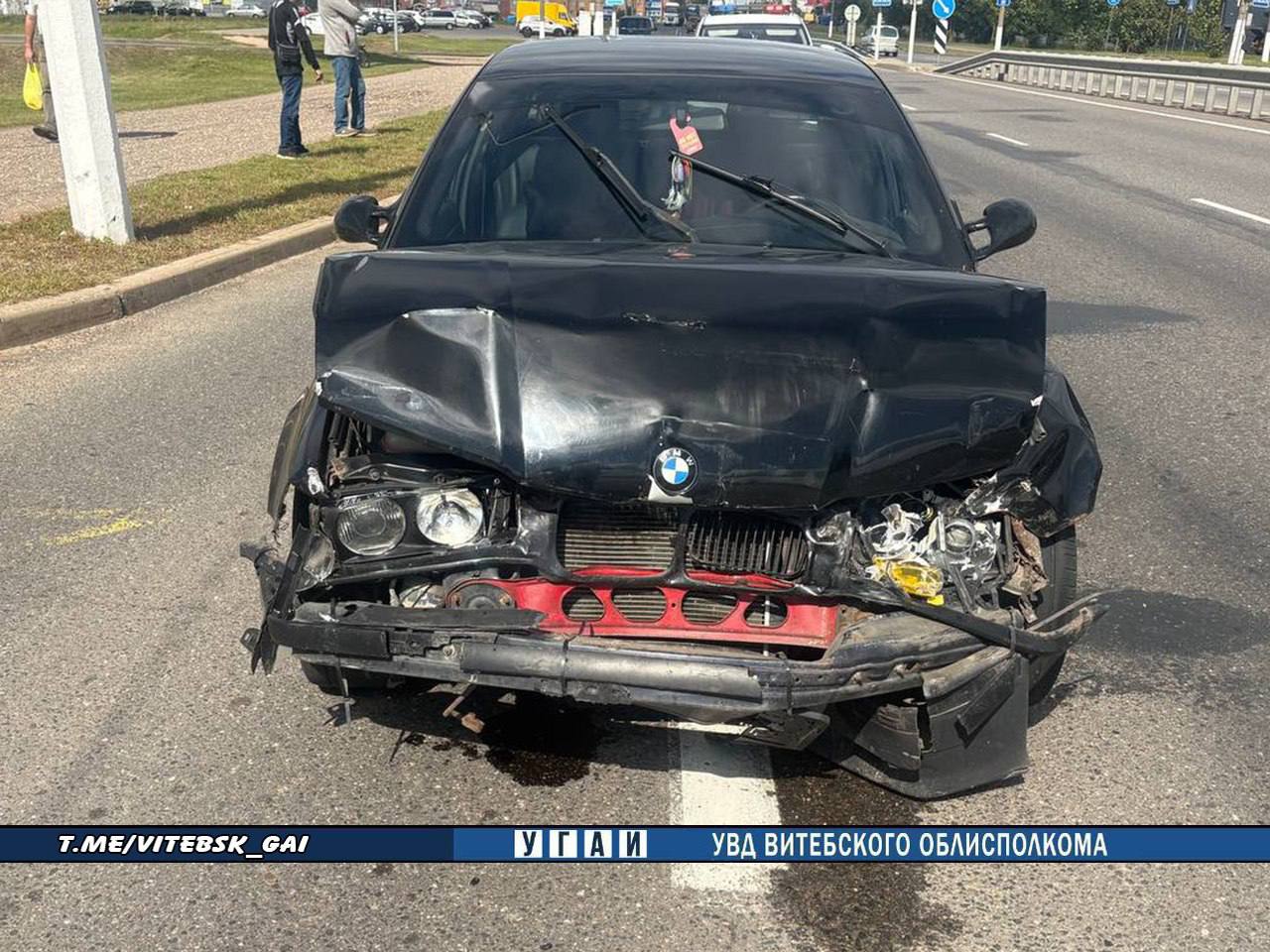 BMW и Volkswagen столкнулись на дороге в Полоцке. Госпитализирована пассажирка