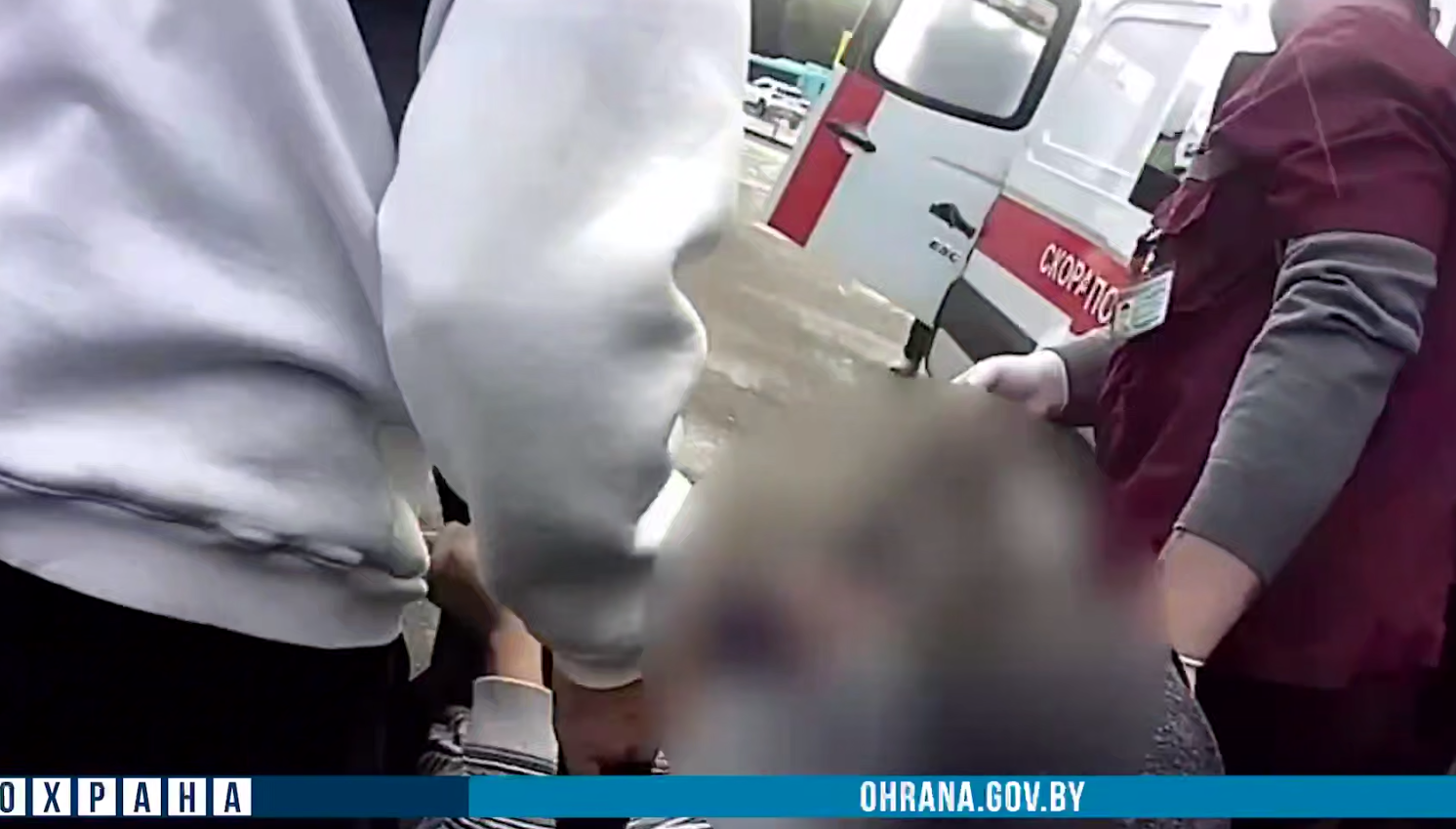 В Новополоцке мужчине стало плохо на улице. Помощь оказали сотрудники охраны