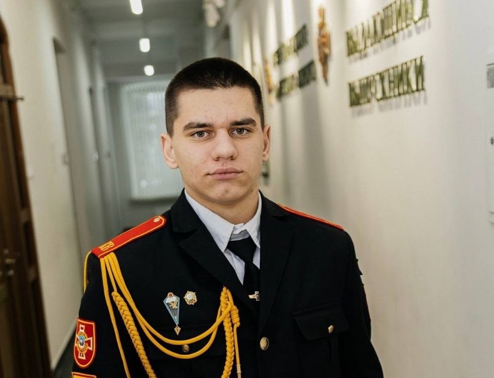 Выпускник Полоцкого кадетского училища вытащил из автомобиля пострадавшего при аварии водителя