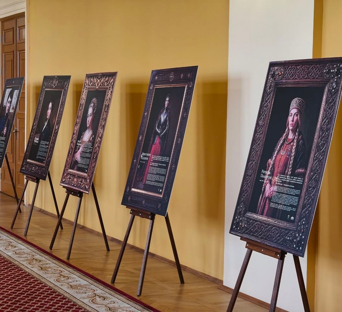 В Полоцке представили передвижную выставку «Белорусская женщина сквозь века»